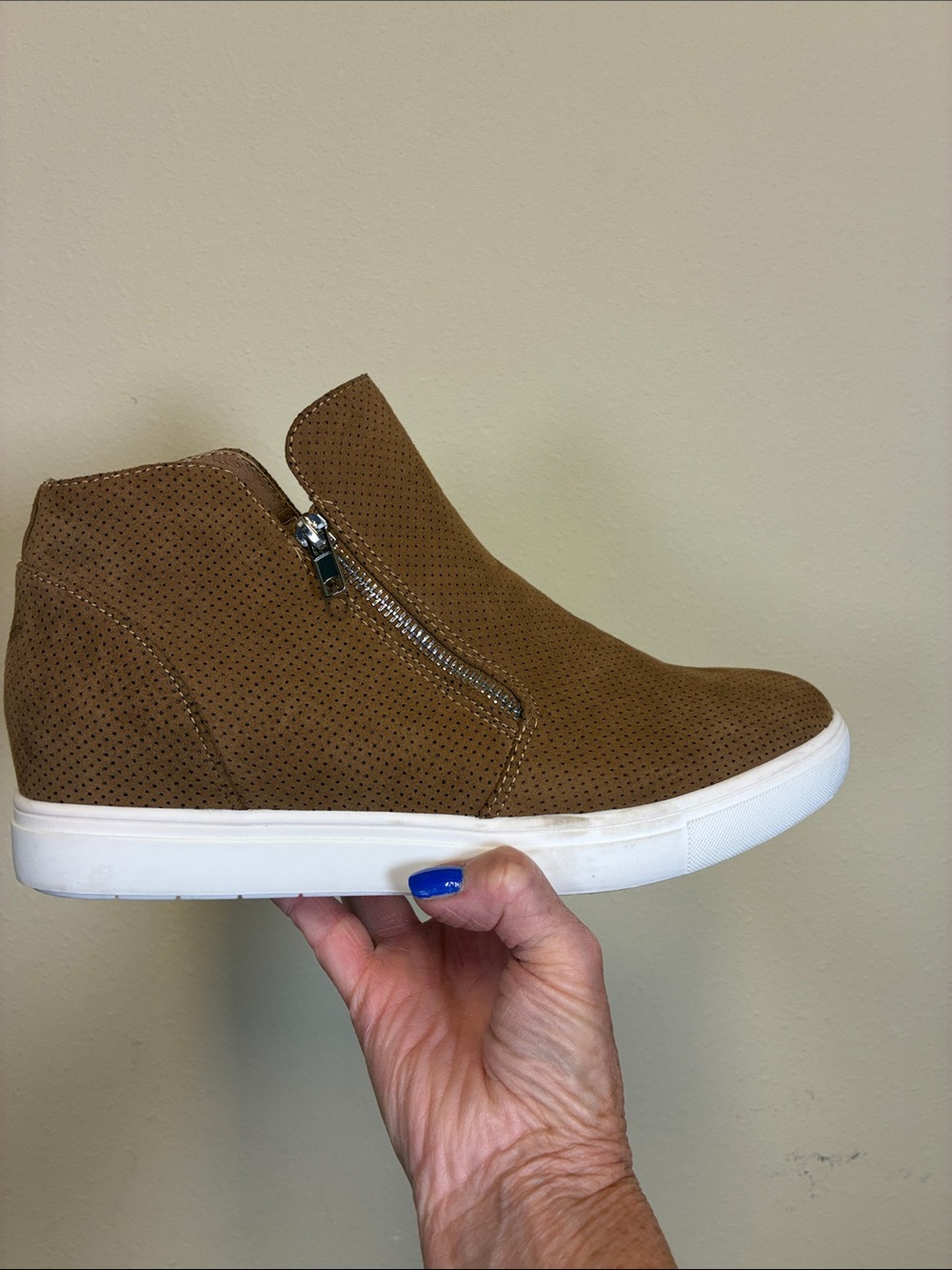 Cushionaire Tan Suede Perforated Zip-Front Ankle Booties, Size 10W